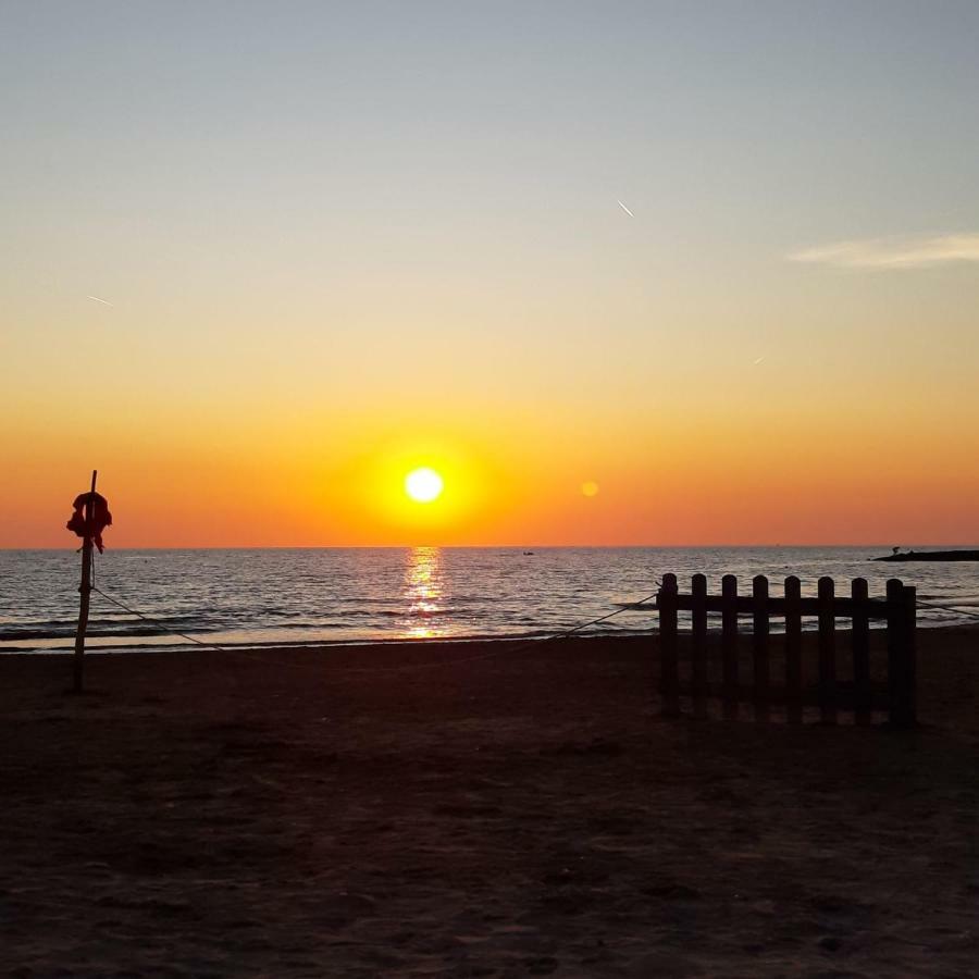 Villa Rimini - Seaview & Roman Holidays Apartments - Garden&Beach 300Mt Анцио Экстерьер фото